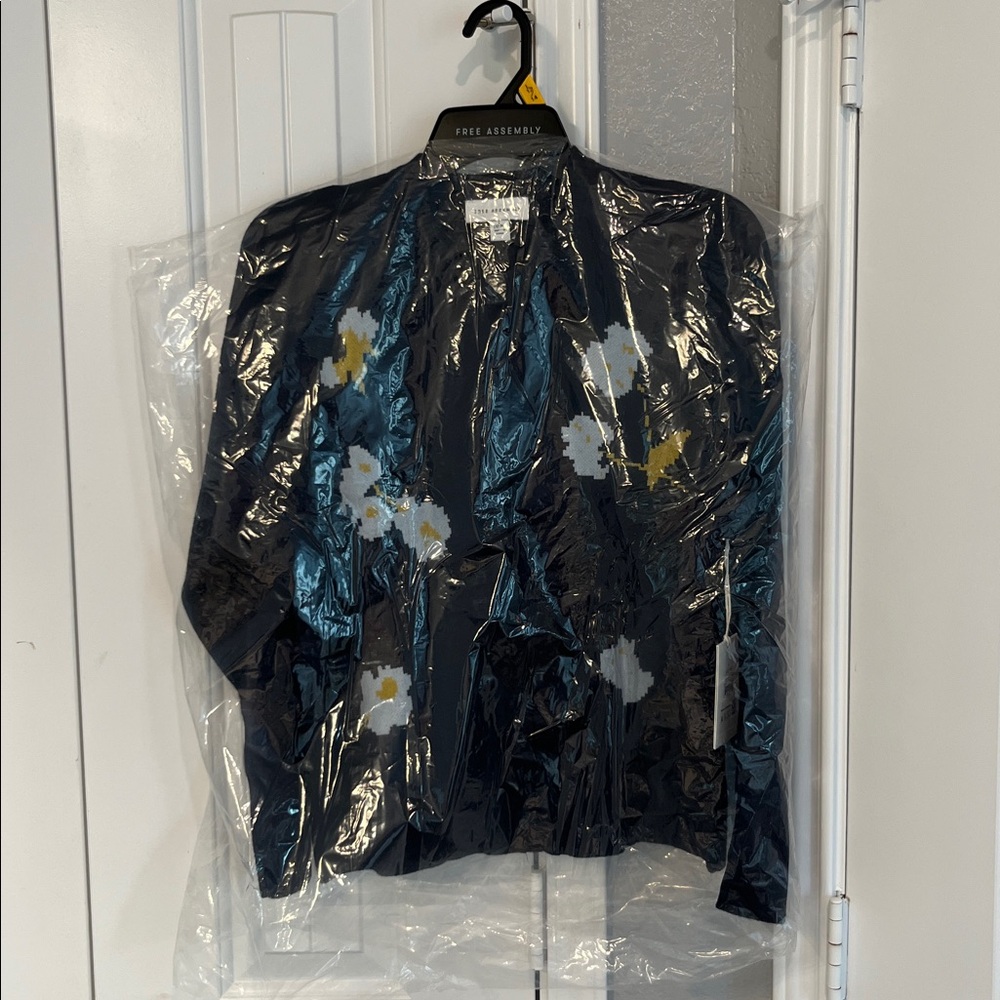 Free Assembly Navy Floral Jacquard Crewneck Shrunken Cardigan Sweater Midweight - Picture 10 of 10
